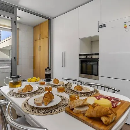 Apartamento Ocean Front 4-bed Luxury W/ Terrace & Parking