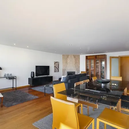 Apartmán Ocean Front 4-bed Luxury W/ Terrace & Parking