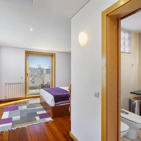 Apartmán Ocean Front 4-bed Luxury W/ Terrace & Parking *