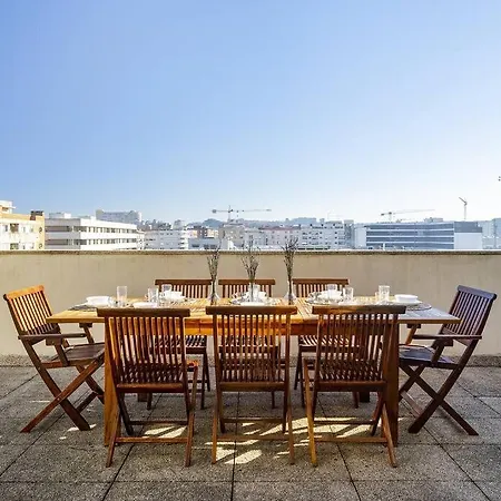 Ocean Front 4-bed Luxury W/ Terrace & Parking *